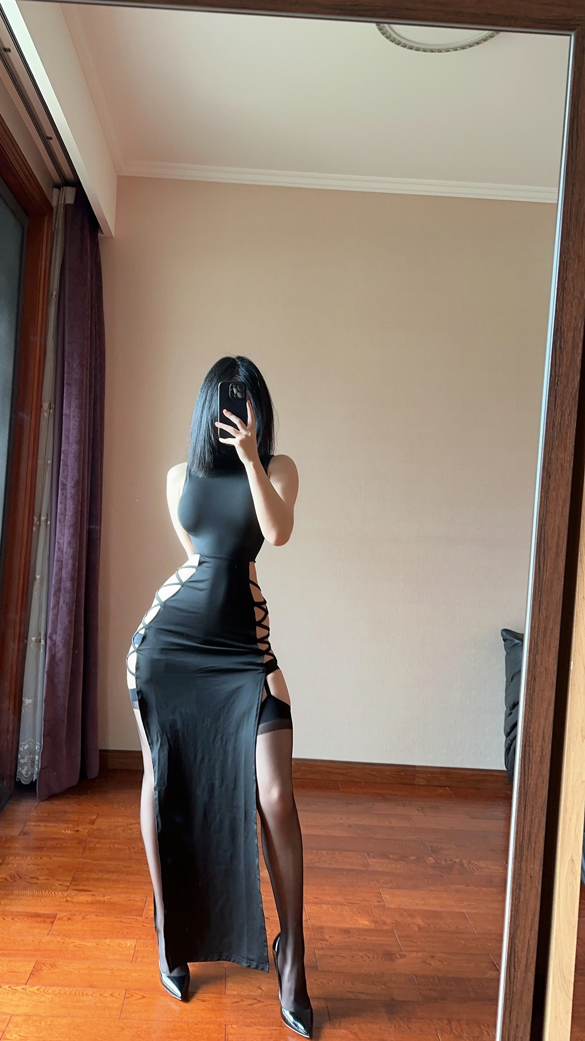 俏妞qiaoniuTT – NO.128 国风黑丝开叉旗袍 0