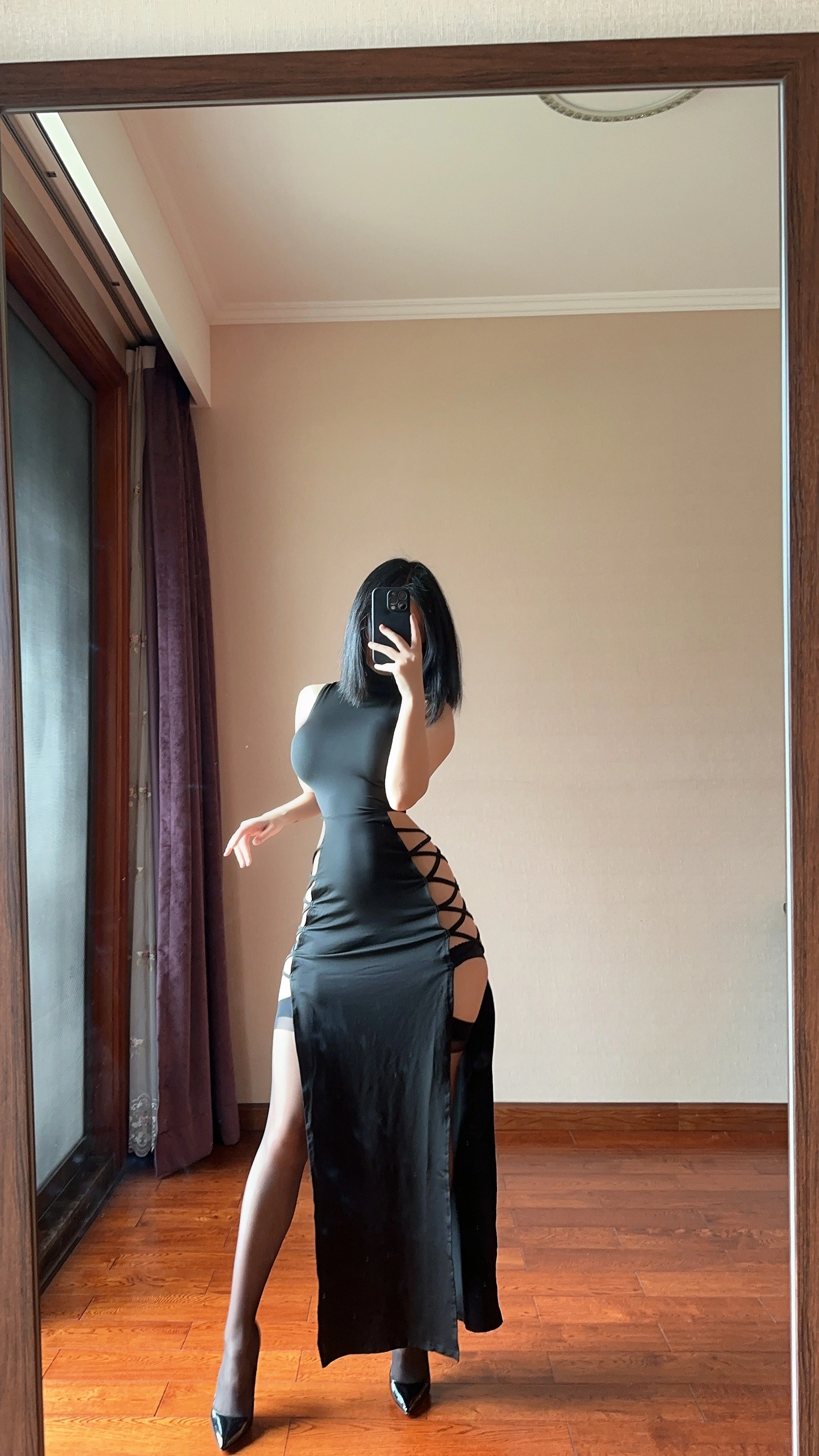 俏妞qiaoniuTT – NO.128 国风黑丝开叉旗袍 1